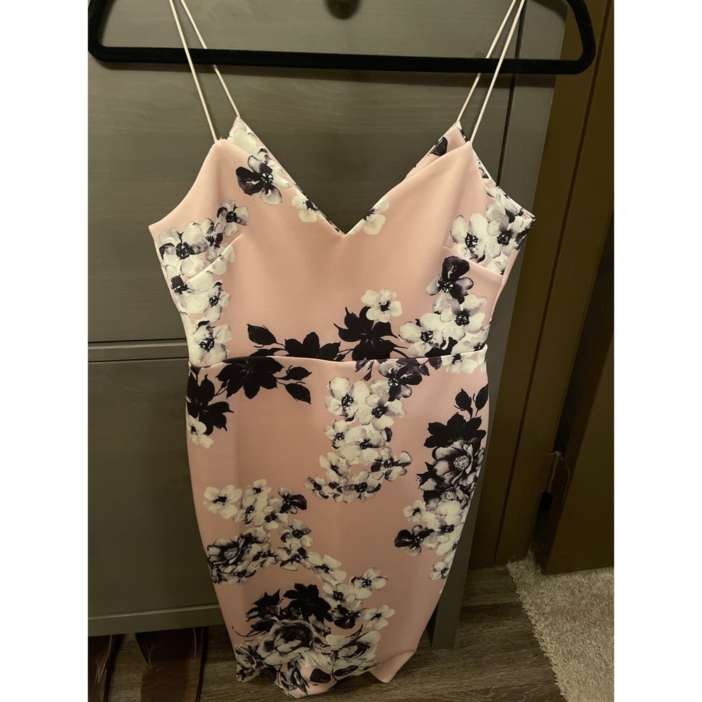 Only worn once! Sz 8 pink dress with floral detail